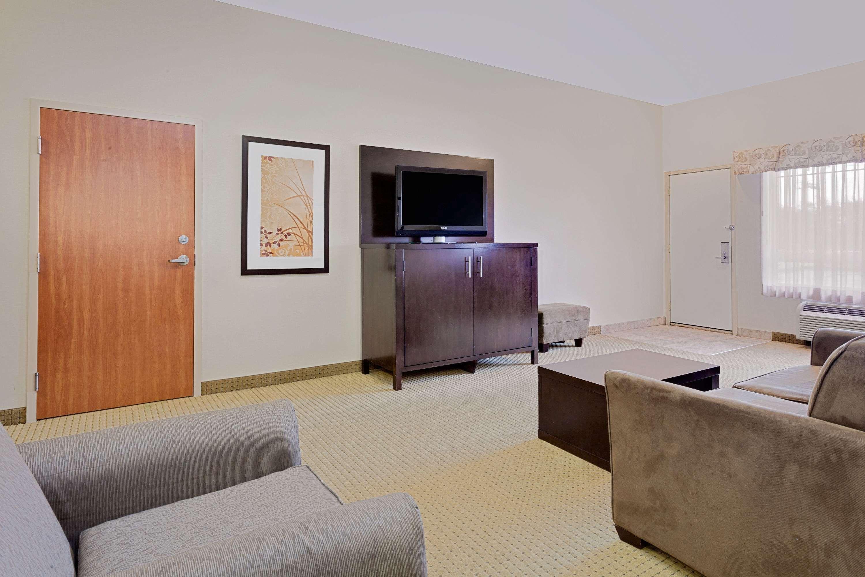 Ramada By Wyndham Lac La Biche Exterior photo